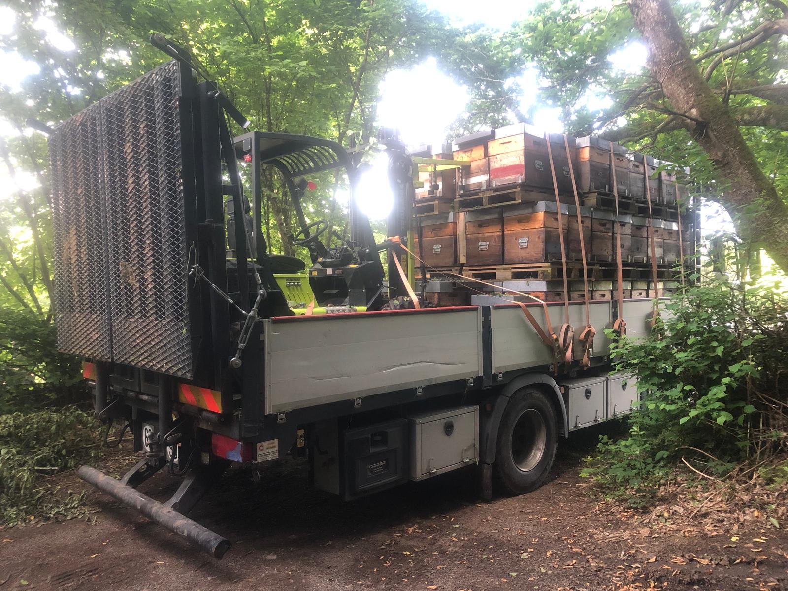 19- Le PL chargé pour une transhumance de nos abeilles chéries.JPG